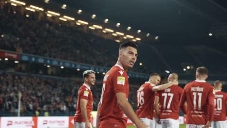 Profi-Fußballer-Feiern-Nach-Torschuss-Blick-Auf-Das-Tor