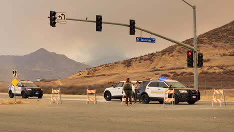 Police-stop-traffic-outside-of-a-wildfire,-the-Fairview-Fire-in-Hemet,-California