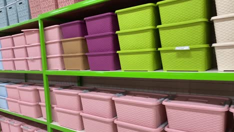 Collection-of-food-boxes-or-plastic-utensils-that-are-neatly-arranged-in-a-store-and-of-various-colors