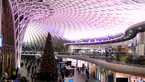 A-Christmas-Tree-Within-London-Kings-Cross-Station,-United-Kingdom