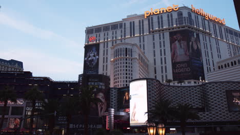 Fachada-Del-Resort-Y-Casino-Planet-Hollywood-Las-Vegas-Al-Atardecer-En-Estados-Unidos