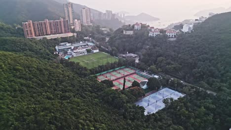 Hong-Kong-Cricket-Club-Und-Tenniszentrum,-Sonnenuntergang-Luftaufnahme