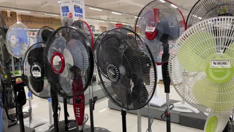 Displayed-several-fans-that-are-still-new-in-the-shop-at-competitive-prices