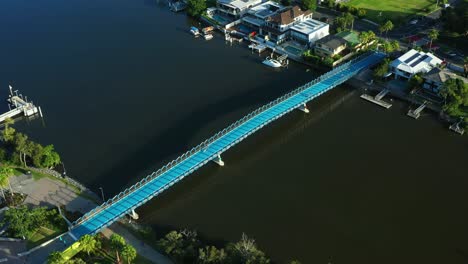 The-Green-Bridge,-linking-Home-of-the-Arts-with-Chevron-Island-on-the-beautiful-Gold-Coast,Australia