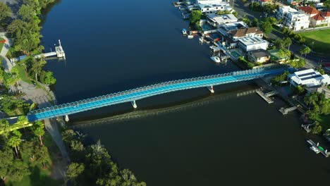 Gold-Coasts-Green-Bridge,-Die-Chevron-Island-Mit-Der-Heimat-Der-Künste-Verbindet