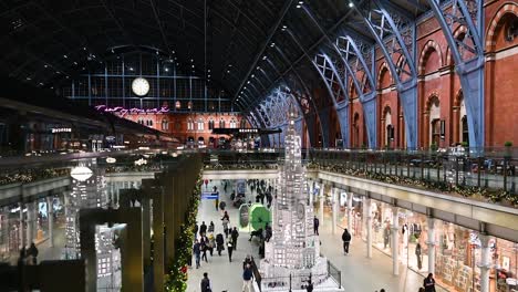 Celebrating-Christmas-within-St-Pancras-International-Station,-London,-United-Kingdom