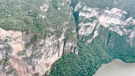 shot-of-the-sumidero-canyon-and-the-river-that-crosses-it