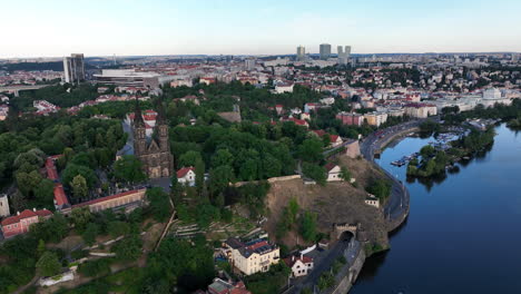 Schloss-Vysehrad-In-Prag---Eine-Drohnenaufnahme