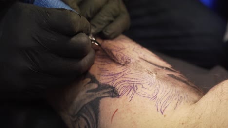 Tattoo-machine-close-up-tattooing-skin