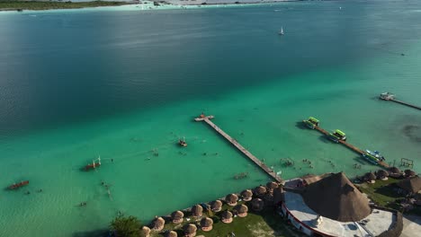 Aerial-view-away-from-piers-in-the-Bacalar-town,-revealing-the-Pirates-channel-in-Mexico---rising,-pull-back,-drone-shot