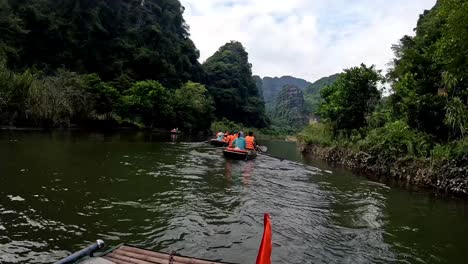 Timelapse-From-Front-Of-Boat-Rowing-Along-River-In-Ninh-Binh,-Vietman