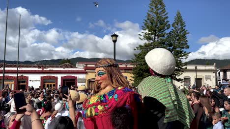Zeitlupenaufnahme-Typischer-Tänze-Von-Chiapas-Mexiko-In-San-Cristobal-De-Las-Casas