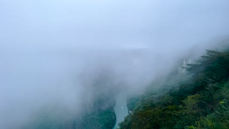 Schuss-Von-Einem-Aussichtspunkt-Der-Sumidero-Schlucht-Mit-Intensivem-Nebel