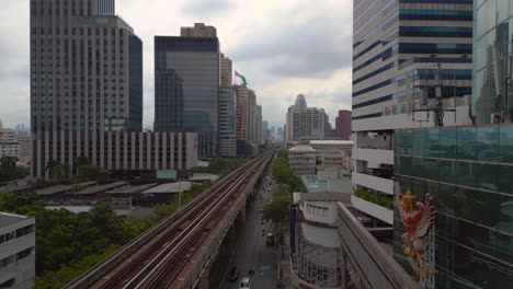 Thailand-capital,-elevated-train,-road-traffic,-skyscrapers