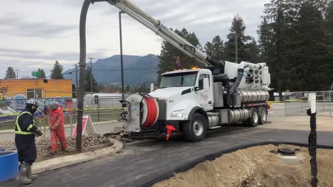 Hydrovac-truck-in-action:-Precision-and-efficient-underground-utility-line-exposure