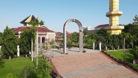 Vista-Aérea-De-La-Mezquita-De-La-Universidad-Gadjah-Mada