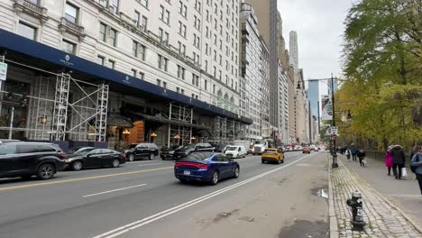 New-York-City-USA,-Street-Traffic-Between-The-Plaza-Hotel-and-Central-Park-on-Cloudy-Autumn-Day