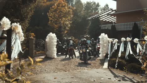 Group-of-motorcycle-bikers-beginning-the-roadtrip-journey
