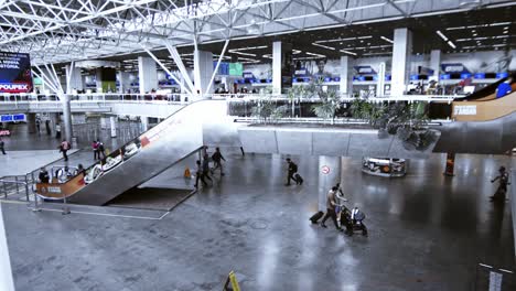 Blick-Auf-Zwei-Ebenen-Des-Internationalen-Flughafens-In-Brasilia,-Brasilien