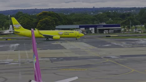 Yellow-cargo-plane-for-Mercado-Livre-online-e-commerce-store-on-the-runway