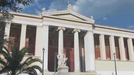 Eingang-Zur-Nationalen-Kapodistrischen-Universität-Athen