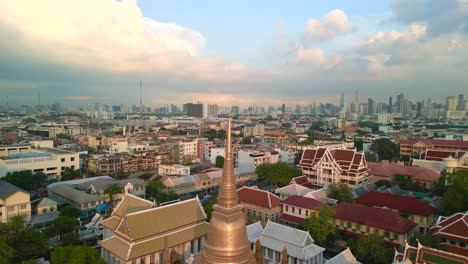 Dramatische-Wolkenbildung-über-Der-Hauptstadt-Von-Thailand