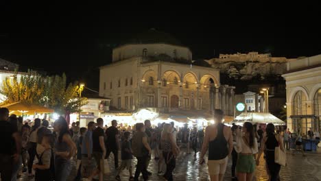 Menschen-Treffen-Sich-Nachts-In-Monastiraki-Bei-Der-Tzisdarakis-Moschee