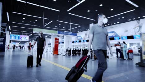 Passagiere-Mit-Gesichtsmasken-Am-Internationalen-Flughafen-Brasilia-president-Juscelino-Kubitschek