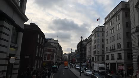 Bus-Route-From-Piccadilly-Circus-To-The-Ritz,-London,-United-Kingdom