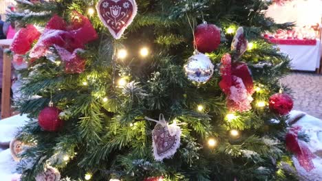 Weihnachtsmarkt-Am-Altstädter-Platz-Mit-Dem-Weihnachtsbaum-Der-Stadt-In-Der-Nacht