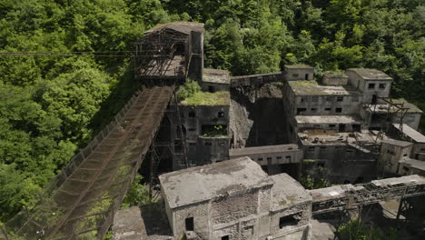 Abandoned-industrial-mining-complex-with-rusty-cableway-in-Chiatura