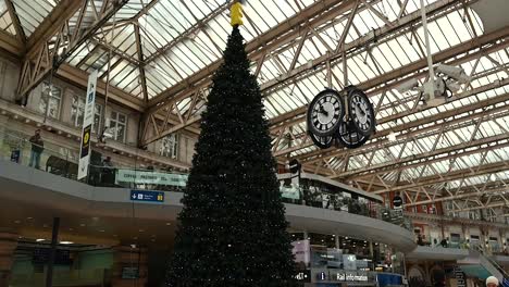 With-Christmas-Coming-Up,-Travel-Through-Waterloo-To-Get-Home-And-See-The-Christmas-Tree,-London,-United-Kingdom