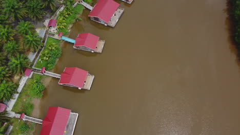 Drone-view-of-floating-houses-in-Rompin-Pahang,-Malaysia