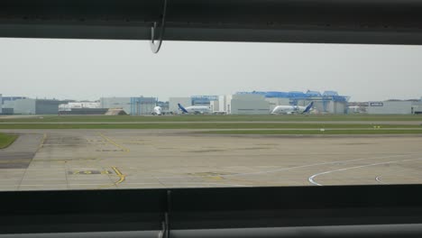 Blick-Vom-Terminal-Auf-Das-Airbus-werk-Und-Die-Beluga-frachtflugzeuge