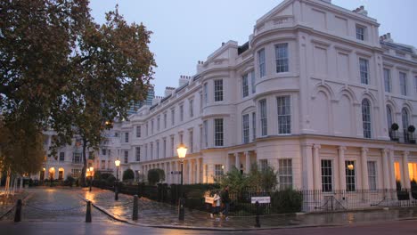 Ulster-Terrace-Wohnhaus-In-Der-Nähe-Von-Regents-Park-In-London,-Großbritannien-In-Der-Abenddämmerung