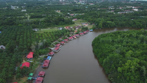 Vista-De-Drones-Del-Río-Serpenteante-Y-Villas-En-Rompin-Pahang,-Malasia