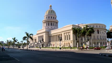 El-Capitolio,-or-the-National-Capitol-Building-in-Havana,-the-capital-of-Cuba
