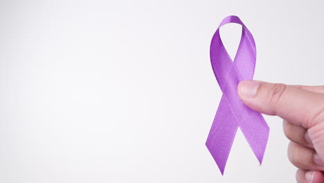 Detail-of-a-male-hand-holding-a-light-purple-ribbon-on-a-white-background