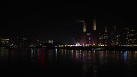 Una-Vista-Nocturna-De-La-Central-Eléctrica-De-Battersea-Vista-Desde-Grosvenor