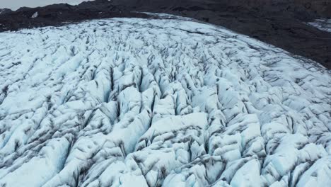 Glaciar-Falljökull-En-Retirada-En-Peligro-De-Extinción-En-Islandia,-Superficie-Irregular,-Antena
