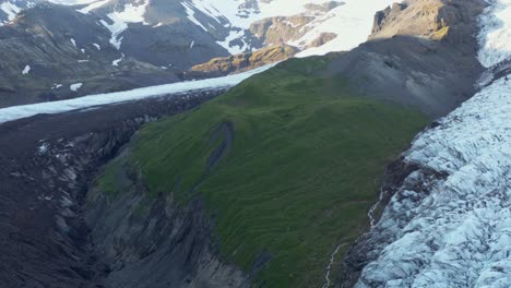 Beautiful-mountain-range-with-ice-glaciers-in-Iceland,-aerial