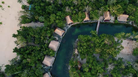 Drohnenkopfschuss-Panoramablick-Auf-Das-Hotelresort-Zamna-In-Mexiko