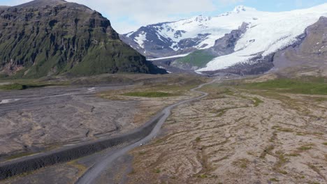 Thórsmörk-mountain-range-valley-distant-glacier-on-sunny-day,-aerial