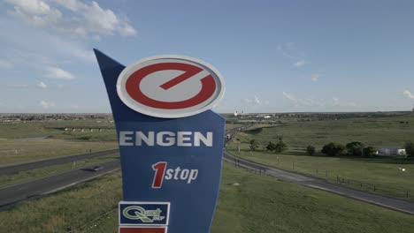 Luftaufnahme:-Autobahnausfahrt-In-Engen-Tankstelle-In-Südafrika