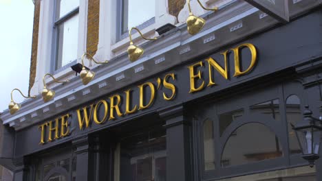 Entrance-Sign-Of-The-World's-End-Pub,-Traditional-Corner-Pub-Along-Camden-High-Street-In-Camden-Town,-London,-UK