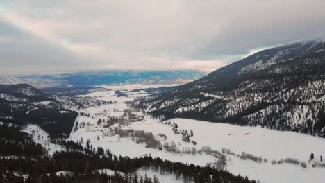 Winterzauber:-Verschneite-Felder-In-Der-Region-Thompson-Nicola,-Kanada
