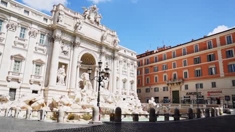 No-tourists-by-the-Trevi-Fountain