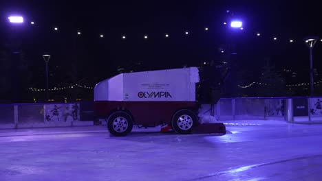 9-December-2022---Olympia-Machine-Resurfacing-Ice-At-Glide-Battersea-Ice-Rink