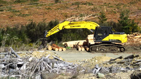 Sumitomo-heavy-machinery-participating-in-deforestation-of-New-Zealand,-handheld-view