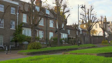 Peaceful-Street-Of-Blackheath-Neighbourhood-With-A-Woman-Jogger-In-Southeast-London,-UK